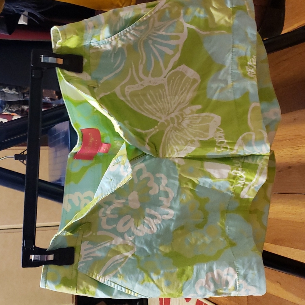 Lillly pulitzer shorts size 6 pretty shades of blues and greens